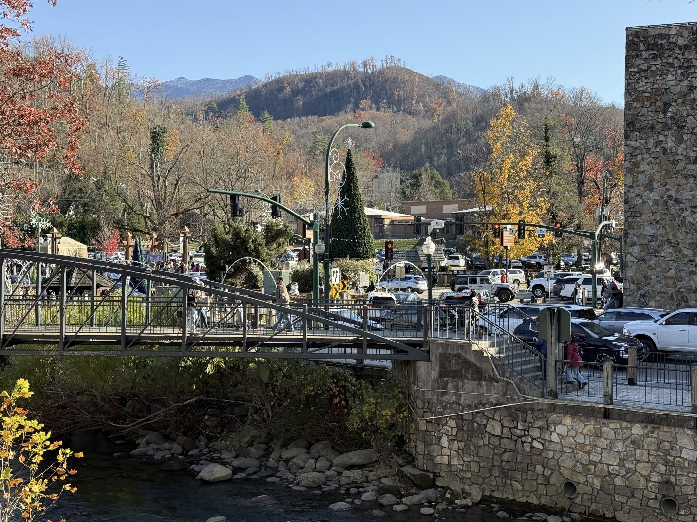 Family-friendly travel destination in downtown gatlinburg, tennessee, featuring a pedestrian bridge, mountain views, local attractions, and scenic smoky mountain surroundings.